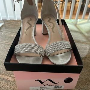 Nina Edria Dress Shoe. Silver. Size 6. Worn once.